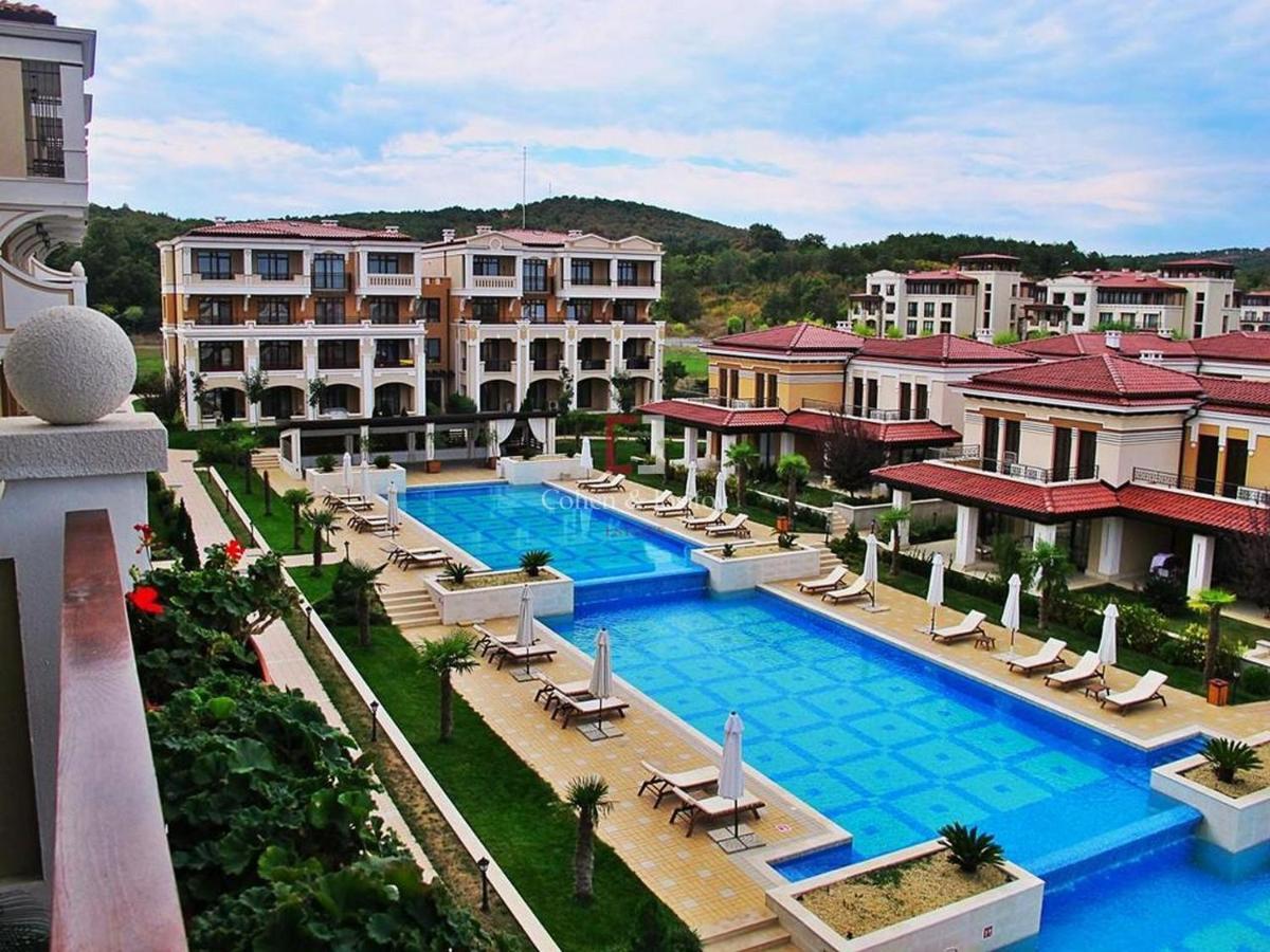 Private Apartment In Green Life Beach Resort Созополь Экстерьер фото